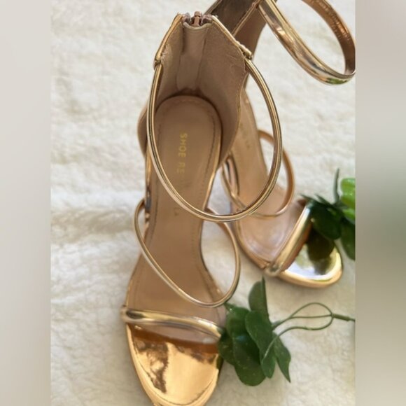 Shoe Republic La women Size 6 Rose Gold High‎ Heel Sandal With Back Zip - Picture 1 of 7